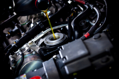 Oil Pour with Car Engine Valvoline Express Care of Wimberley Oil Change Shop Oil Pour with car engine